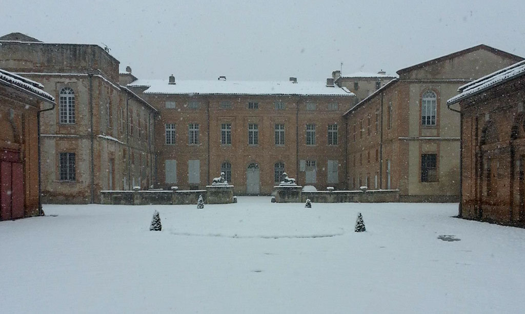 Cours du château de Saint Géry sous la neige